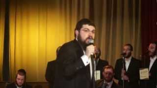 Benny Friedman and Yedidim Choir - Yesh Tikvah chords
