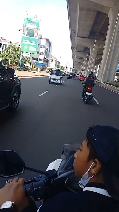 Perjalanan pulang dari Jakarta ke Karawang lebaran H 4 2025