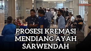 Download Lagu Suasana Terkini Prosesi Kr*masi Mendiang Ayah Sarwendahaa MP3 Download Lagu Suasana Terkini Prosesi Kr*masi Mendiang Ayah Sarwendahaa MP3