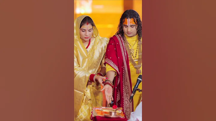 अनिरुद्ध आचार्य जी और गुरु मां एक साथ पूजा करते हुए #aniruddhacharyaji #bhagwatkatha #vrindavan#love