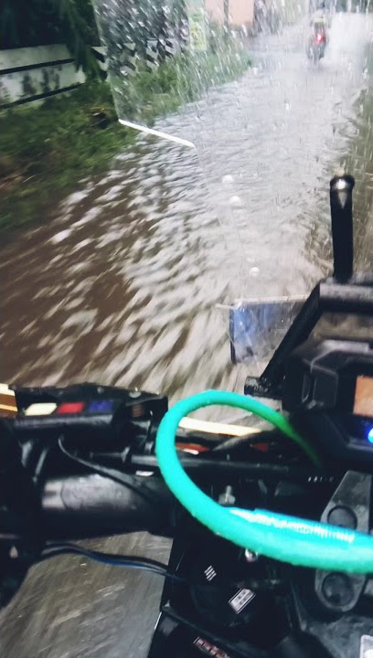 Ra usah ngece dumeh motor ku jinjit 'Story' WhatsApp Biker'