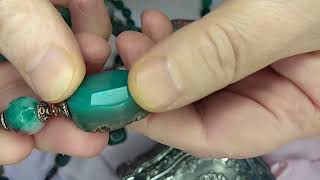 Украшения из зелёного камня.