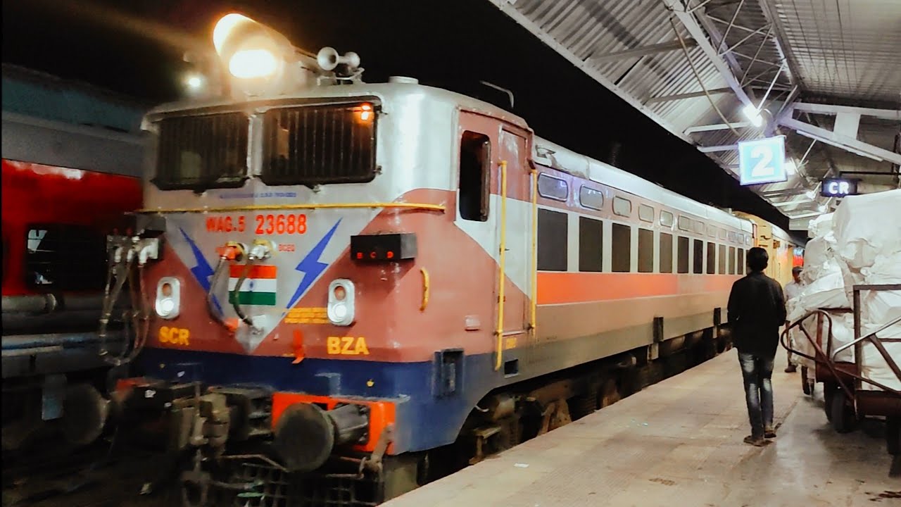 vijayapura-hyderabad-express-train-entering-solapur-railway-station