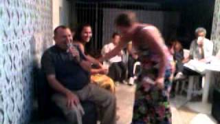 Titia no Karaokê