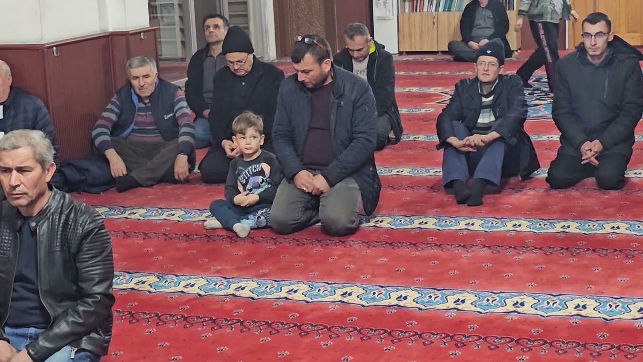 DEMİRCİ'DE MUHARREM GÜMÜŞ VE MUSTAFA AKYILDIZ HOCALAR ALACA CAMİİNDE MİRAÇ KANDİLİNDE İLAHİ SÖYLÜYOR