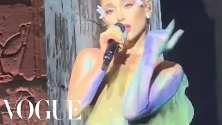 Ariana Grande's Mic Was On During Her Met Gala 2024 Performance Resimi