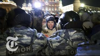 How Vladimir Putin Keeps Protesters at Bay in Russia | The New York Times