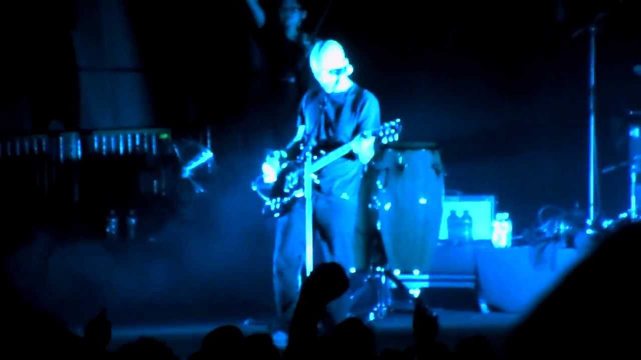 YouTube에서 Moby - Beautiful - Live in Cognac 2011 보기 YouTube에서 Moby - Beautiful - Live in Cognac 2011 보기
