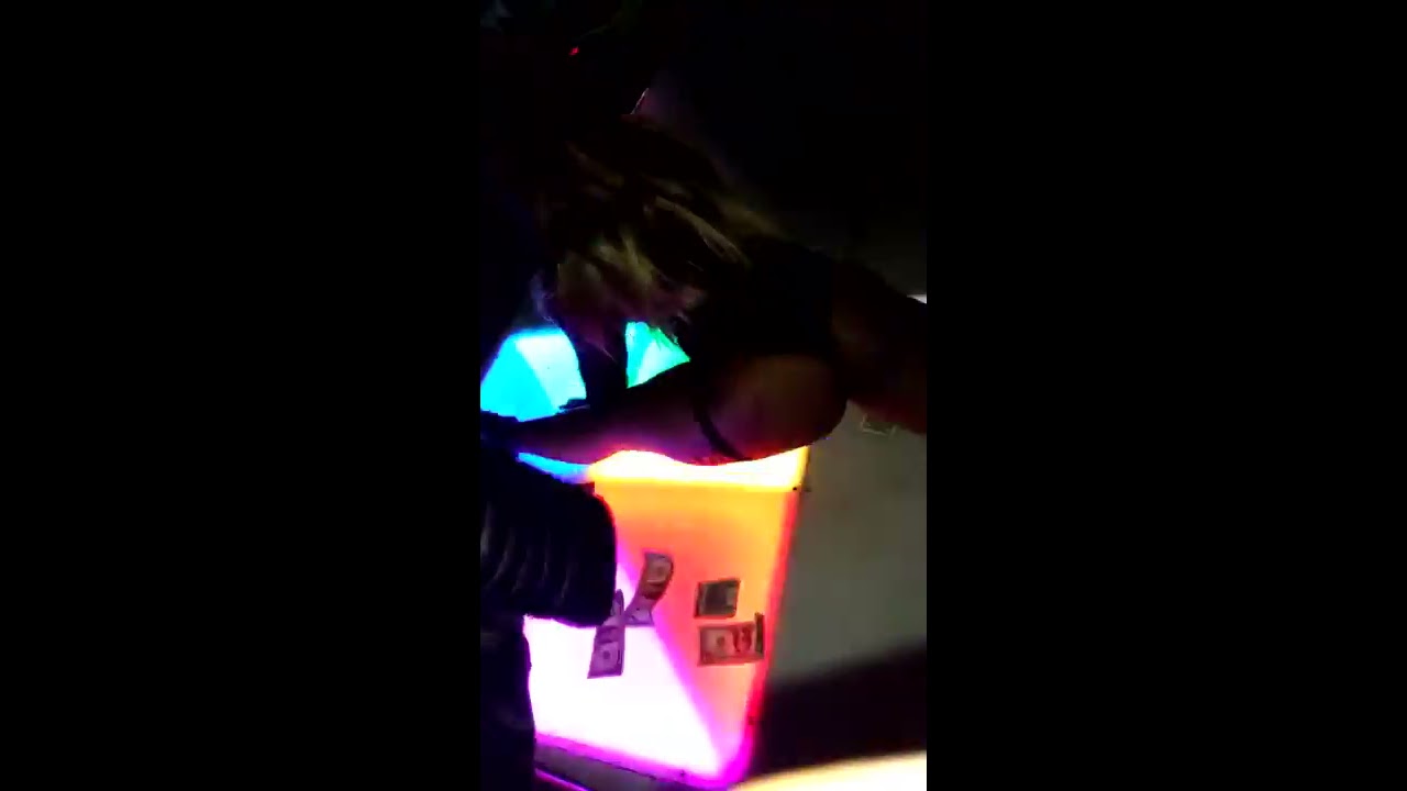 Big Booty Twerker Bouncing Dat Azz Fo A Bag