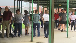 Lafayette High alumni take 'walk down memory lane' before it closes for good