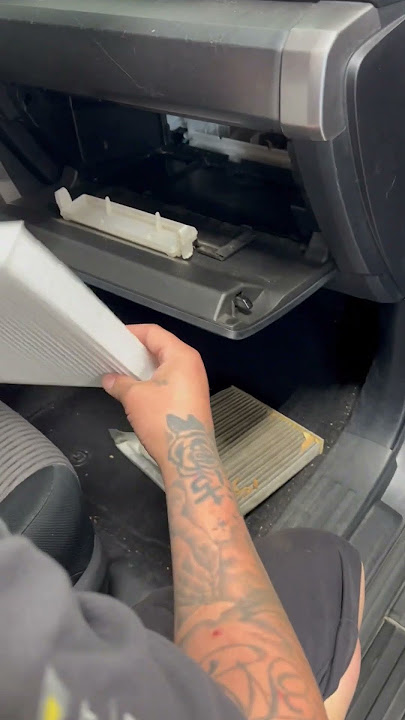 Changing a Cabin Air Filter 😮 #cabinairfilter #airfilter #dirty #clean #replace #fivestarchevrolet