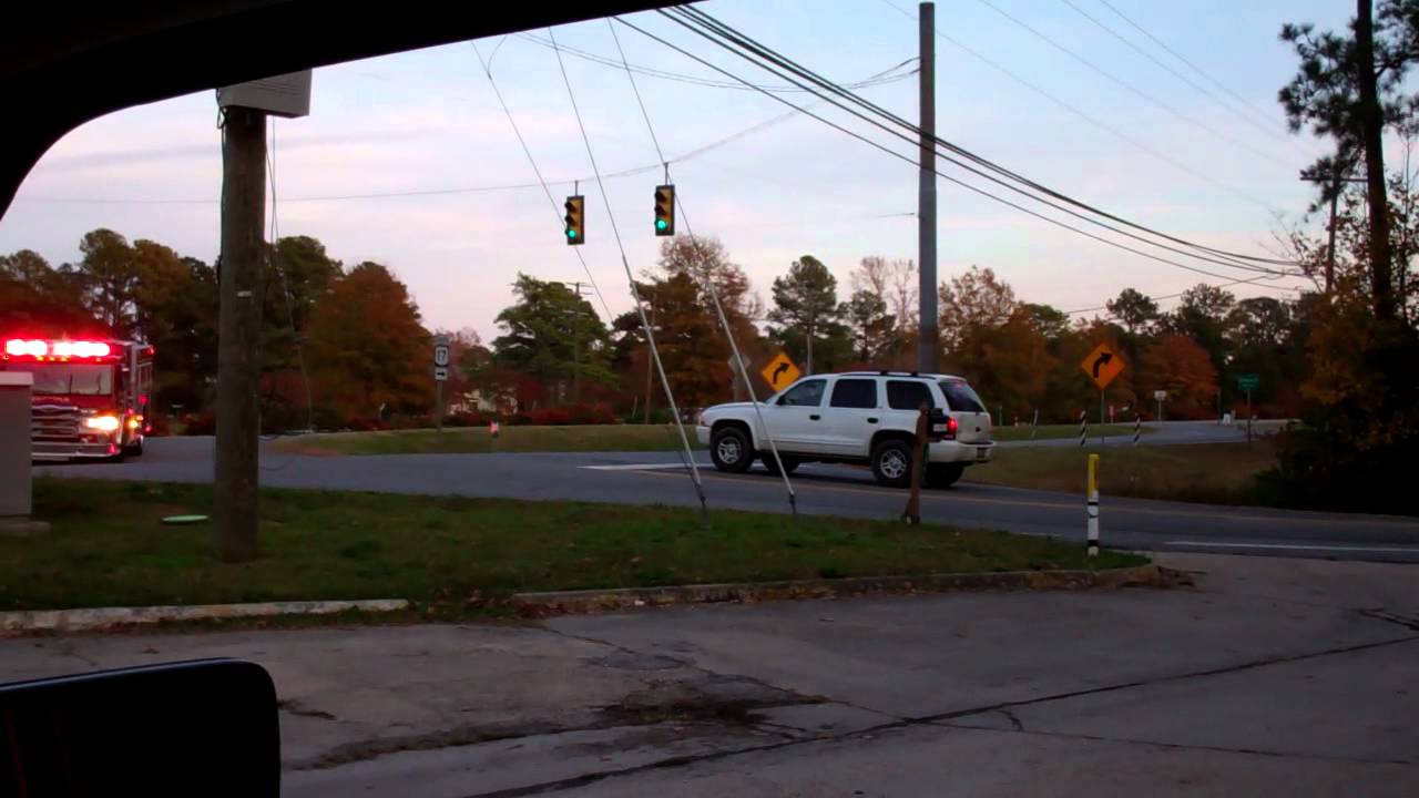 Suffolk Engine 5 & Medic 5 Responding (2011 Pierce Velocity)