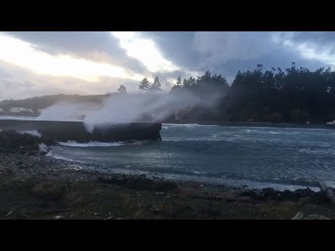 Major storm hitting West Coast with heavy rain, strong winds - YouTube