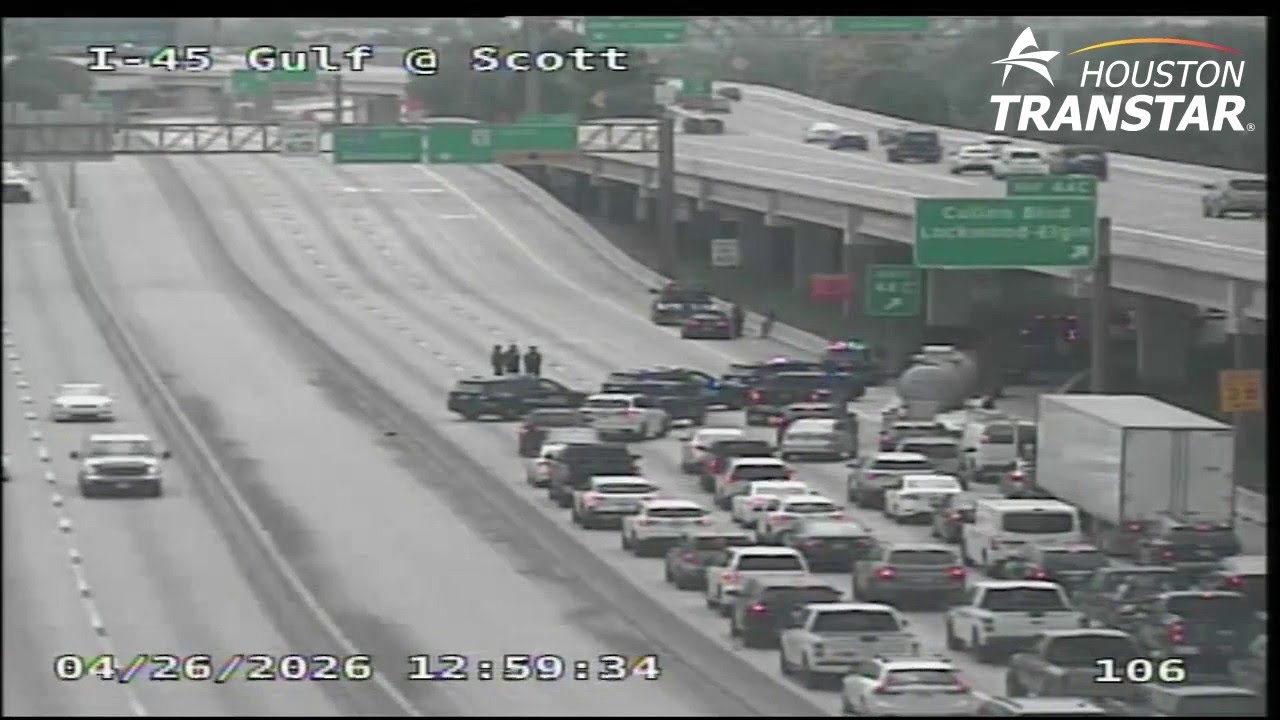 5-vehicle crash on Gulf Freeway at Scott - YouTube