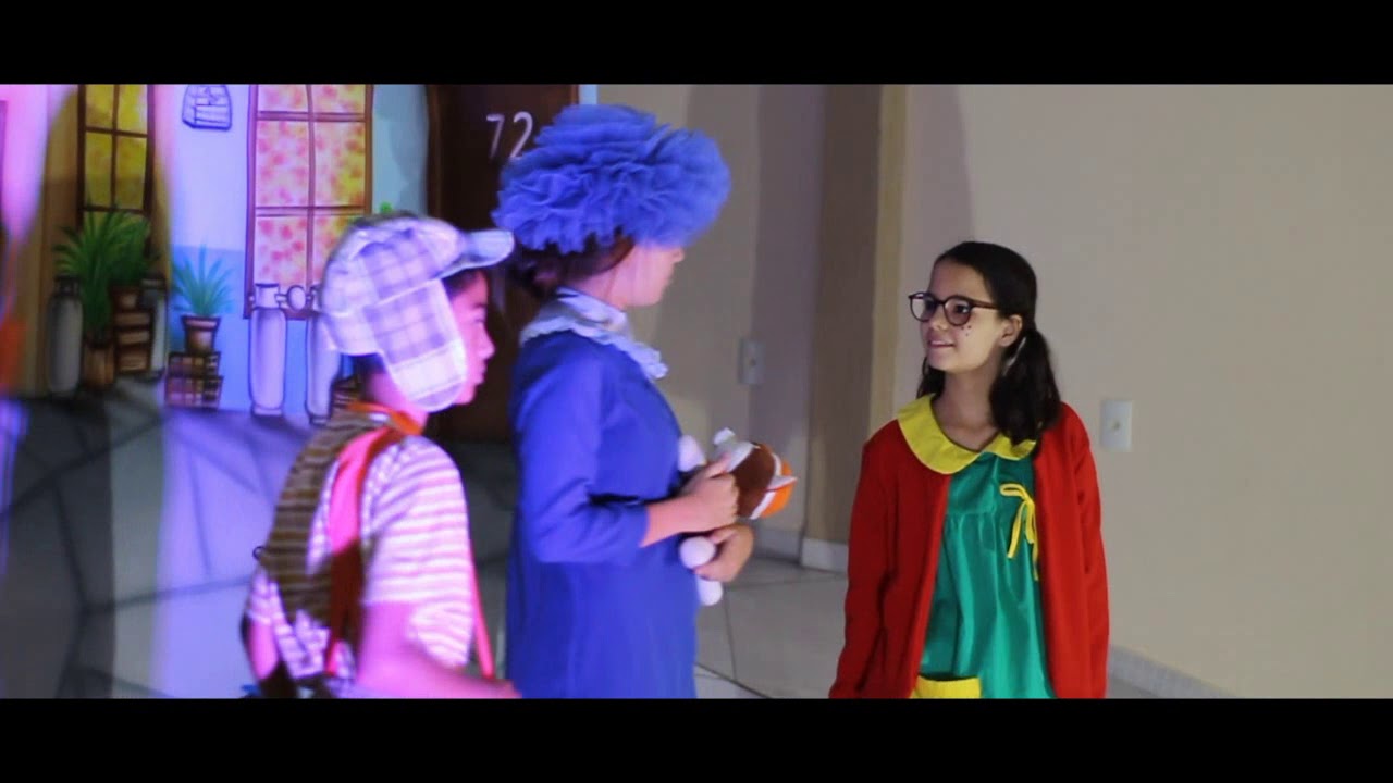 Peça Teatral: Chaves em uma vila atrapalhada