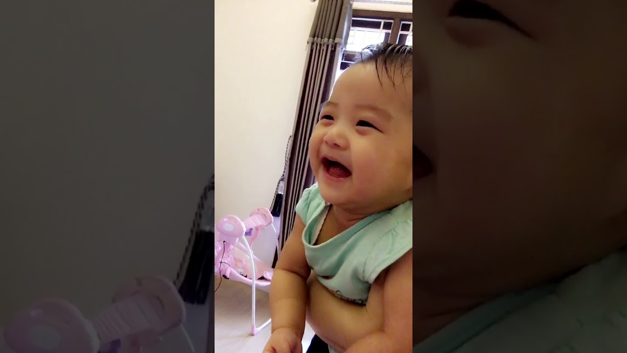 Video lucu Bayi 4 bulan tertawa terpingkal pingkal 