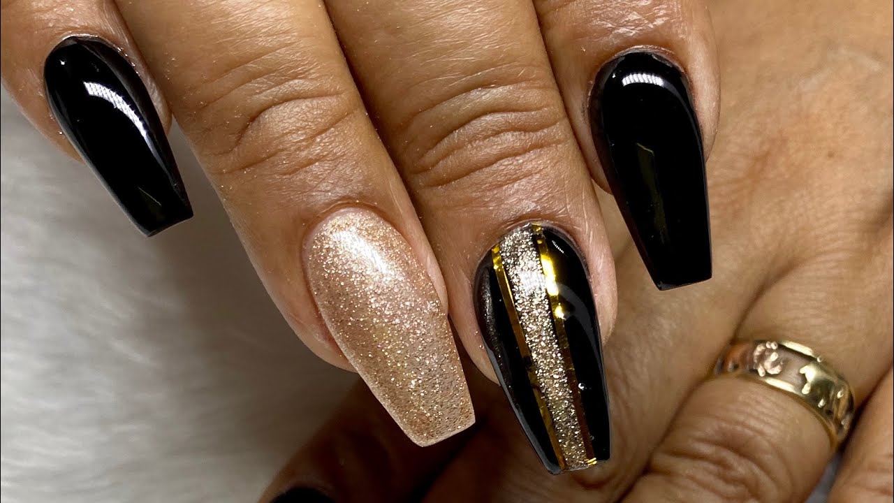 Uñas acrílicas NEGRAS con DORADO | Punta coffin con TIP - thptnganamst.edu.vn