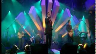 Morrissey_There Is A Light That Never Goes Out (Jools Holland 2004).mpg