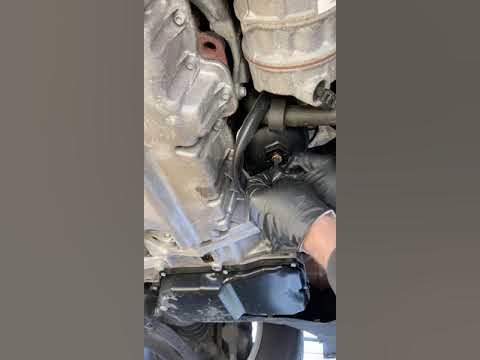 VW Atlas Oil change in 60 seconds #shorts - YouTube