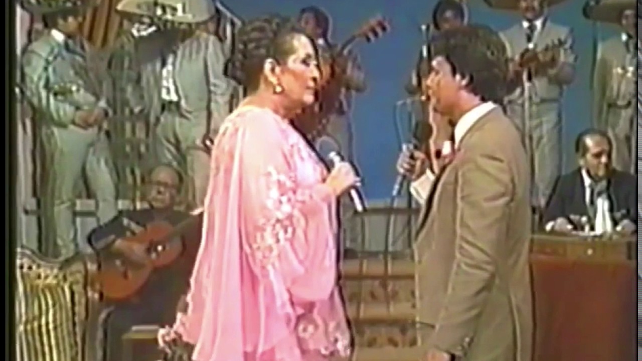 LOLA BELTRÁN Y JUAN GABRIEL- LO PASADO PASADO (1984)