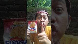 Sharing mie enaak with ants #shorts