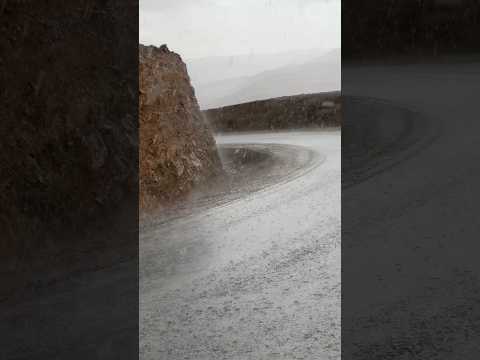 أمطار غزيرة بأغنبو ن وو ر ز الطريق الرابطة بين تيلمي و إميلشيل أمطار أمطارالخير