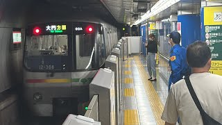 「トプナン！」東京都交通局12-000形12-301編成(4次車・トップナンバー)が六本木・大門方面行きとして新宿駅発車するシーン！【02A】