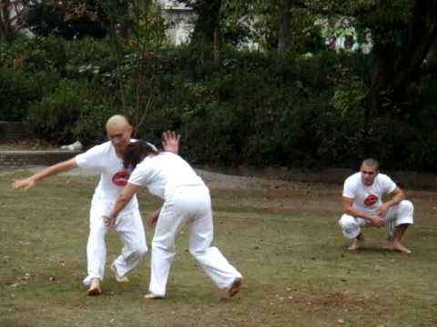 Short demonstrantion in Mie-ken Tsu-shi in the event of International Culture at 1th of November 2009. Graduado Falcao, Takuya and Onishi. www.capoeiracamarajapan.com