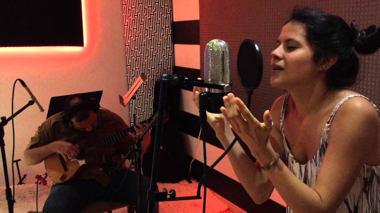 在 YouTube 上观看 Luz Pinos Feat. Jorge Glem - Amapola 在 YouTube 上观看 Luz Pinos Feat. Jorge Glem - Amapola