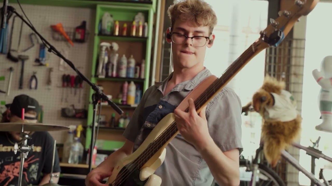 Guarda "Snake Queen" by Corners Of The Sky | Flew The Coop Session on 816 Bicycle Collective su YouTube Guarda "Snake Queen" by Corners Of The Sky | Flew The Coop Session on 816 Bicycle Collective su YouTube