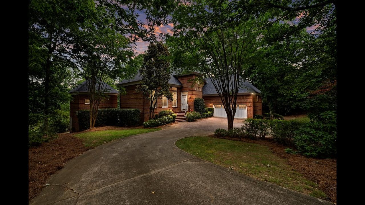 Iconic Charlotte TreeLined Street Giverny Waterfront 5321 Colony