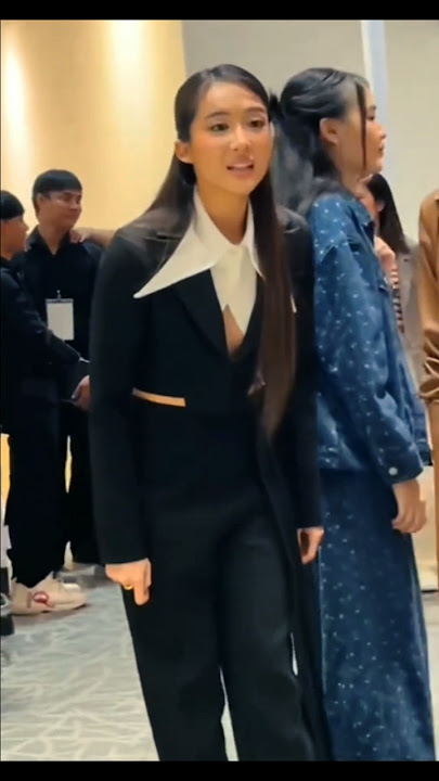 Neko is jealous🤭 the girls look stunning  #rollercoastertheseries #greyfortress_ #glseries #girllove