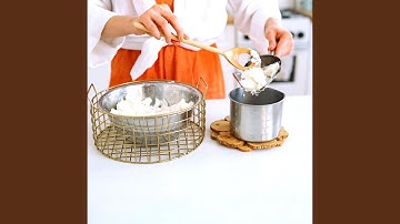 Pulsating Piano and Acoustic Bass - Vibe for Having Friends Over