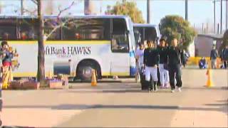 ソフトバンクホークス 春季キャンプ 選手バス到着 20110221