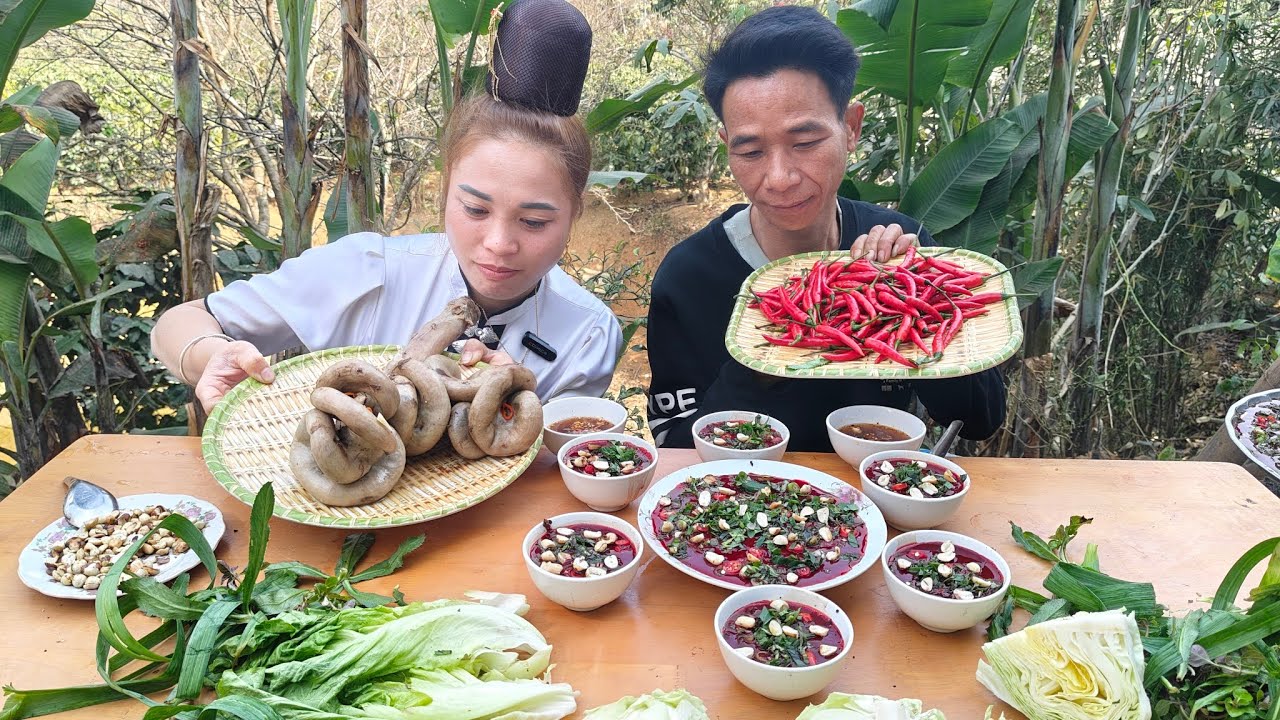 Mâm Tiết Canh Siêu Nhiều Ớt Và Bộ Trễ Heo Khổng Lồ