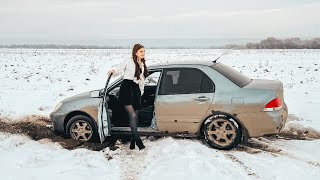 CAR STUCK || The car got stuck on slippery ice