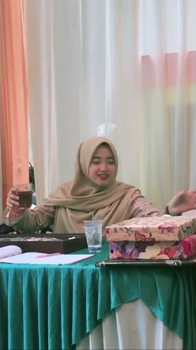 Story wa || cewek hijab joget santuy