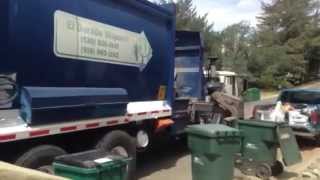McNeilus m/a Xpeditor collecting yard waste(lid flipping)+cart hopprted