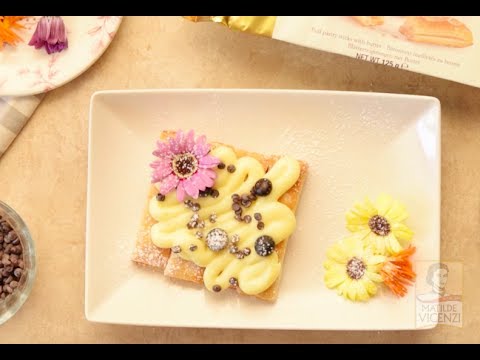 Millefoglie d’Italia con gocce di cioccolato e fiori commestibili | Matilde Vicenzi