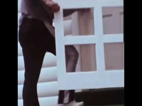 محمد علي كلاي في طريقه الى المسجد رحمه الله 