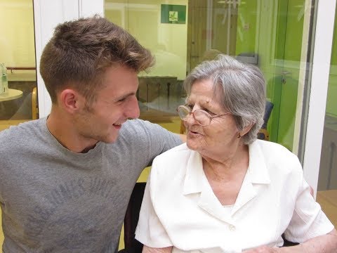 Vídeo: Construïm Un Cobert Per A Una Residència D’estiu (62 Fotos): Com Construir Una Casa D’estiu Construint Pas A Pas A Partir De Materials De Rebuig Amb Les Vostres Mans