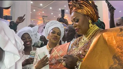 Dignitaries Storm Chief (Mrs) Olayinka Latinwo Yeye Bobagunwa Oodua #duets #chieftaincy #viral 