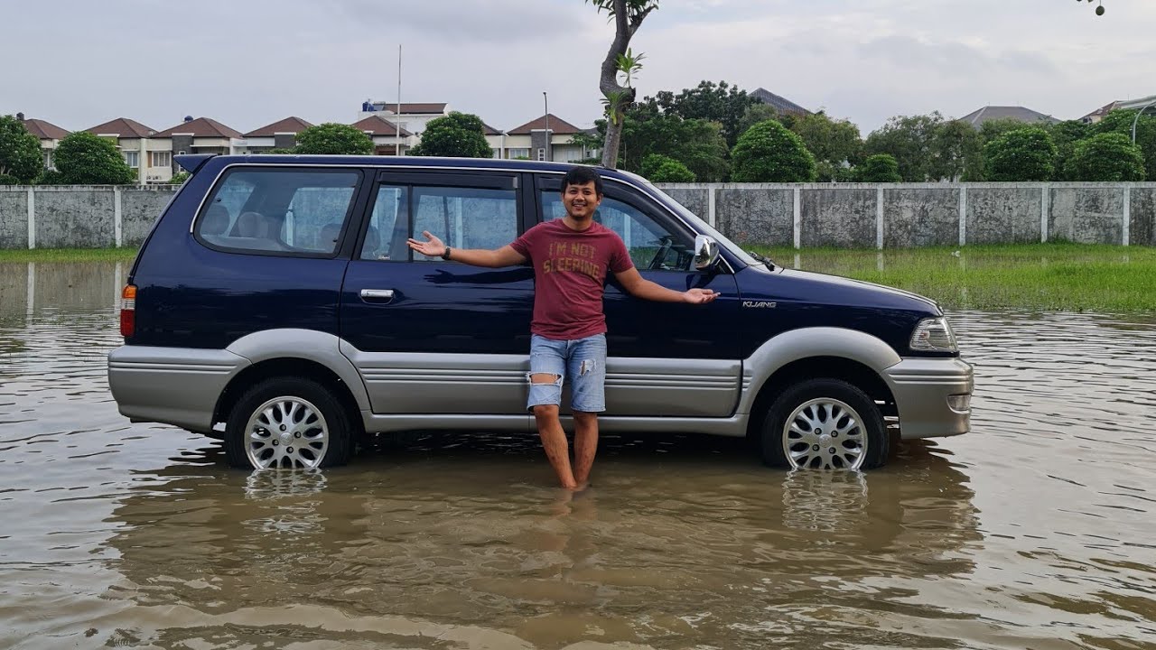 BANJIR JAKARTA KIJANG KRISTA TRABAS SAMBIL REVIEW MOBIL NYA
