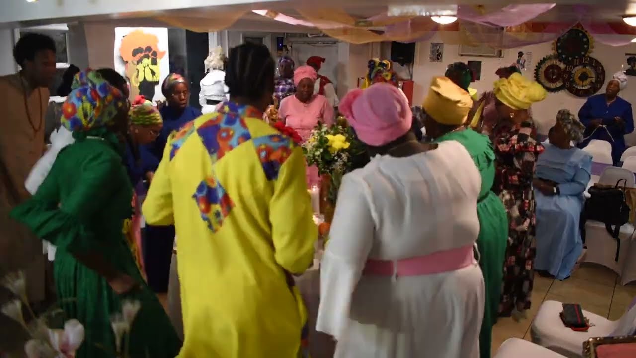 Фрагмент к 52-му дню рождения королевы