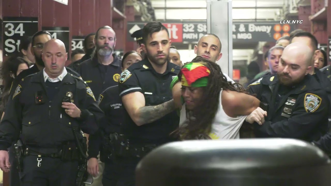 Wife Stabbed Husband, Arrested in Subway Station / Manhattan NYC 3.18.23