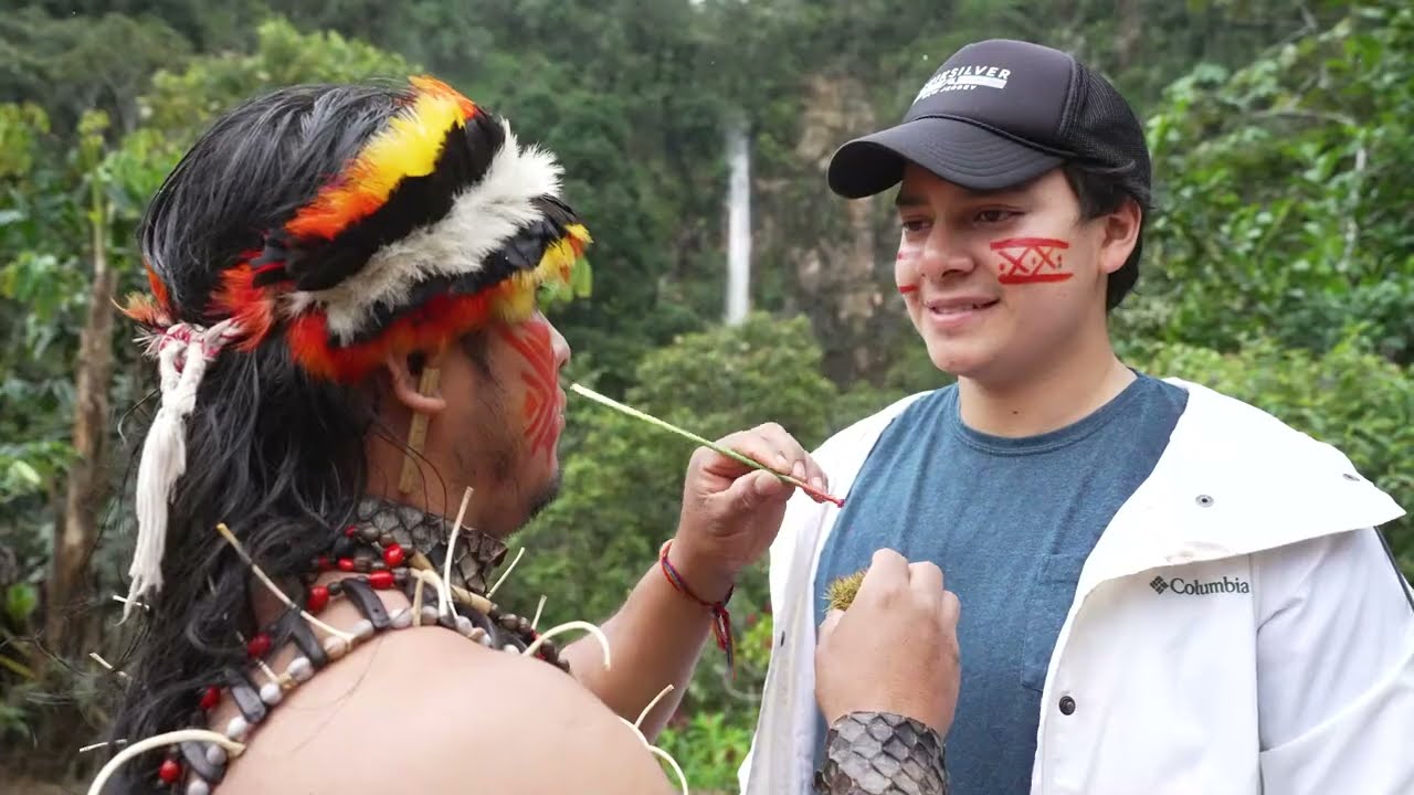 Terapia Shuar con Tabaco en la mitad de la selva de MORONA