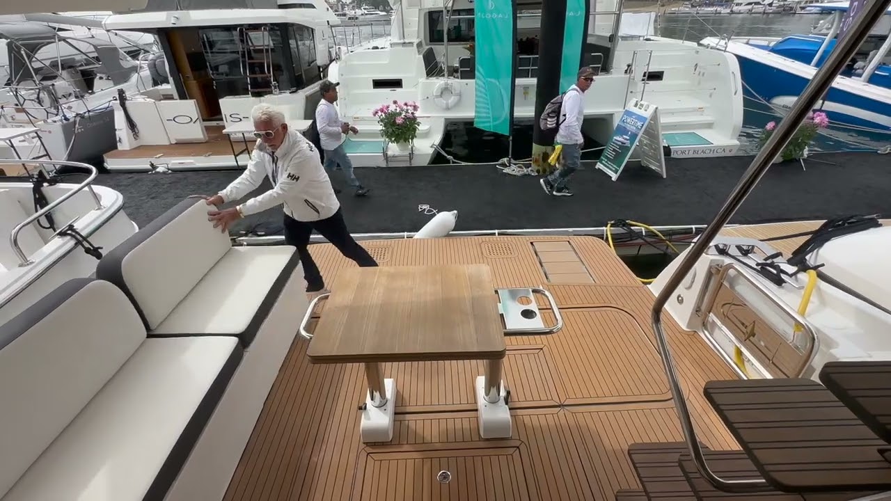 New Bavaria Virtess 420 Powerboat Convertible Aft Cockpit Seating Innovative Yacht By: Ian Van Tuyl