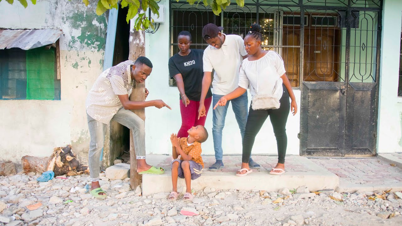 MADHARA YA KUCHEZA VIKOBA USWAHILINI #comedyvideo #twins #mapacha