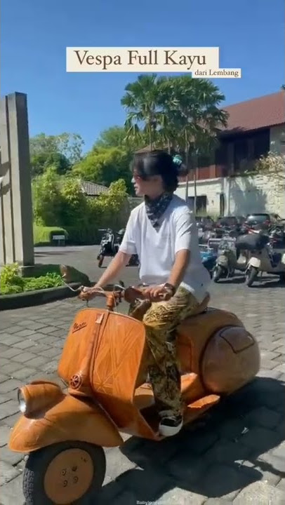 Sintya marisca nyobain vespa full kayu #shorts #vespa #vwd #fyp #viral