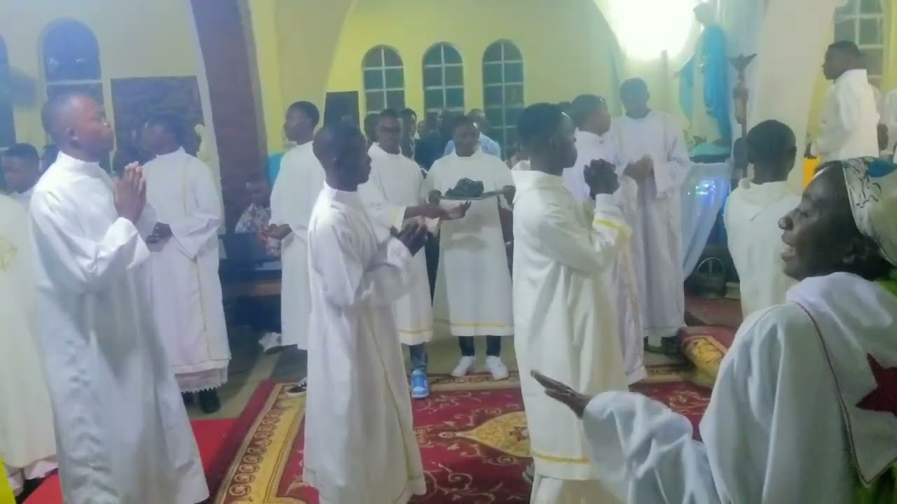 PAROISSE NOTRE-DAME DU TRAVAIL/KIPUSHI  veillée Pascale avril 2023 jubilé des acolytes (offrande )